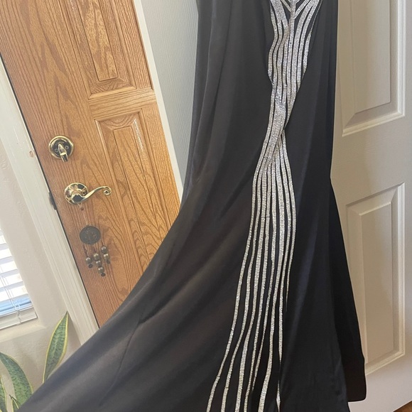 SHERRI HILL PROM DRESS - Picture 6 of 6